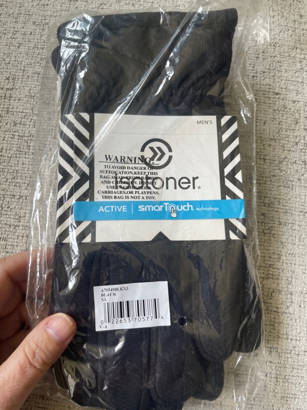 isotoner Men's Black SmartTouch Active Gloves